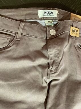 JEGGINGS BY ‘’MIAMI ‘’ SIZE 13 MID RISE NWT